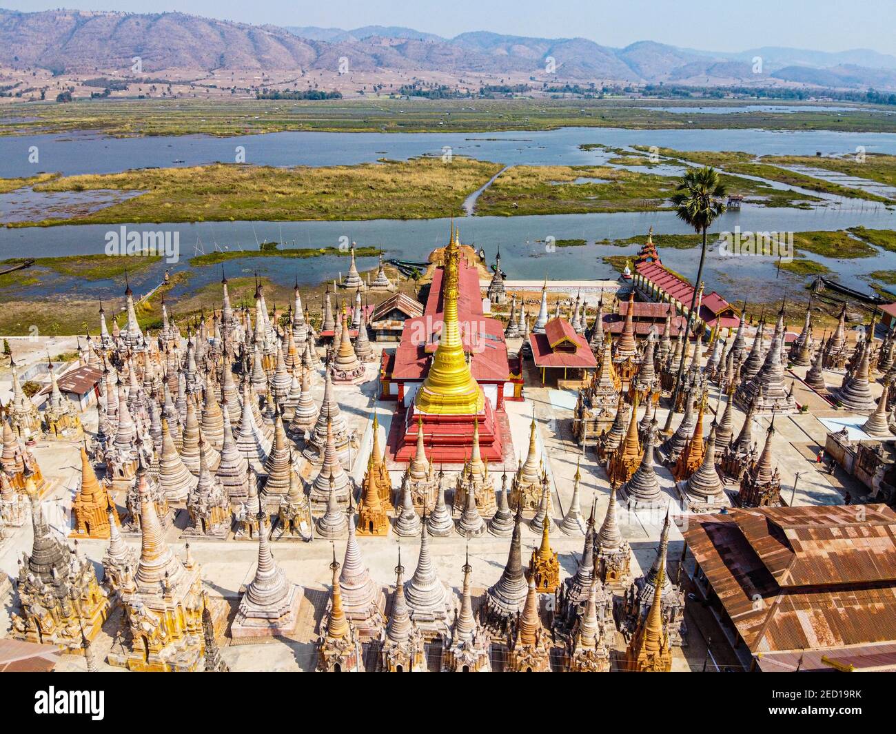 Luftaufnahme der Tharkong-Pagode, südlicher Inle-See, Shan-Staat, Myanmar, Nyaungshwe Township, Shan-Staat, Myanmar Stockfoto