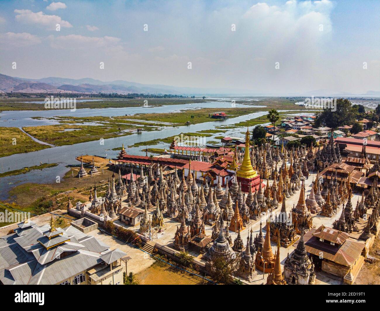 Luftaufnahme der Tharkong-Pagode, südlicher Inle-See, Shan-Staat, Myanmar, Nyaungshwe Township, Shan-Staat, Myanmar Stockfoto