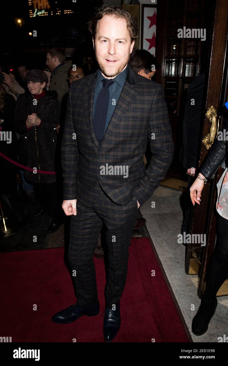 Sam West nimmt an der Travesties Press Night im Apollo Theatre, Shaftesbury Avenue, London Teil. Bilddatum: Mittwoch, 15th. Februar 2017. Bildnachweis sollte lauten: © DavidJensen Stockfoto