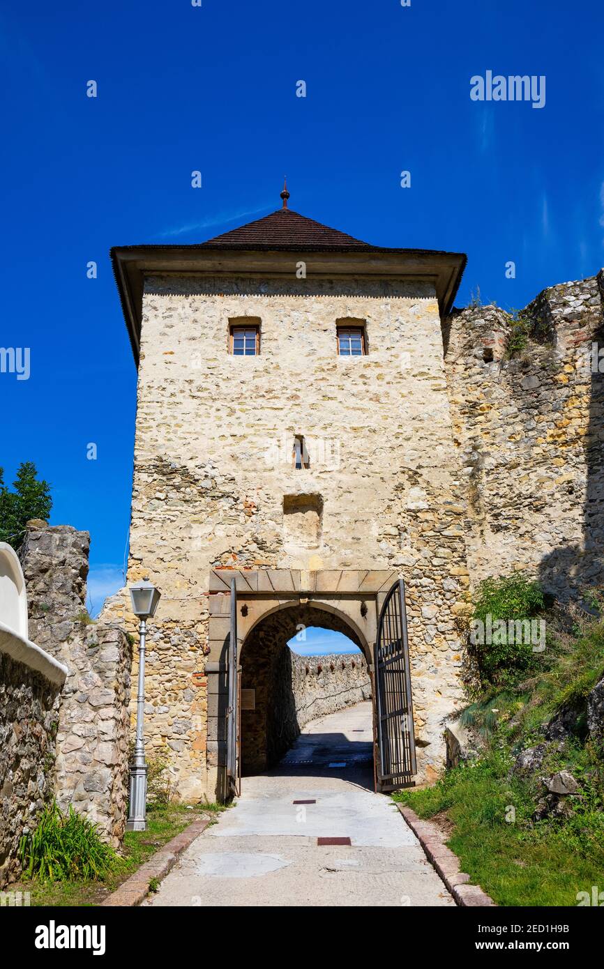 Torturm zur Burg Trencin, Trencin, Slowakei Stockfoto