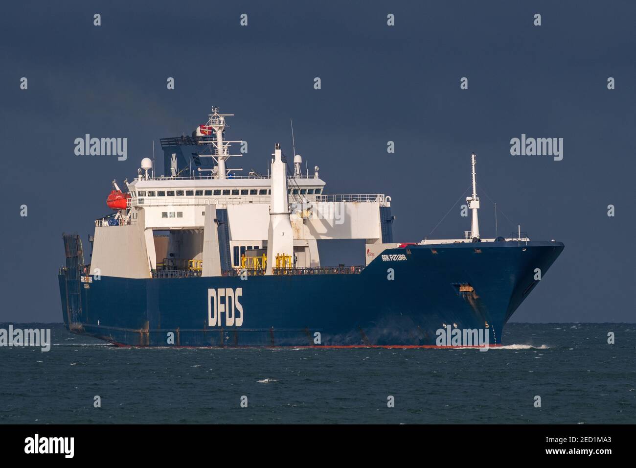 Ro-Ro-Schiff ARK FUTURA erreicht den Hafen von Kiel. Stockfoto
