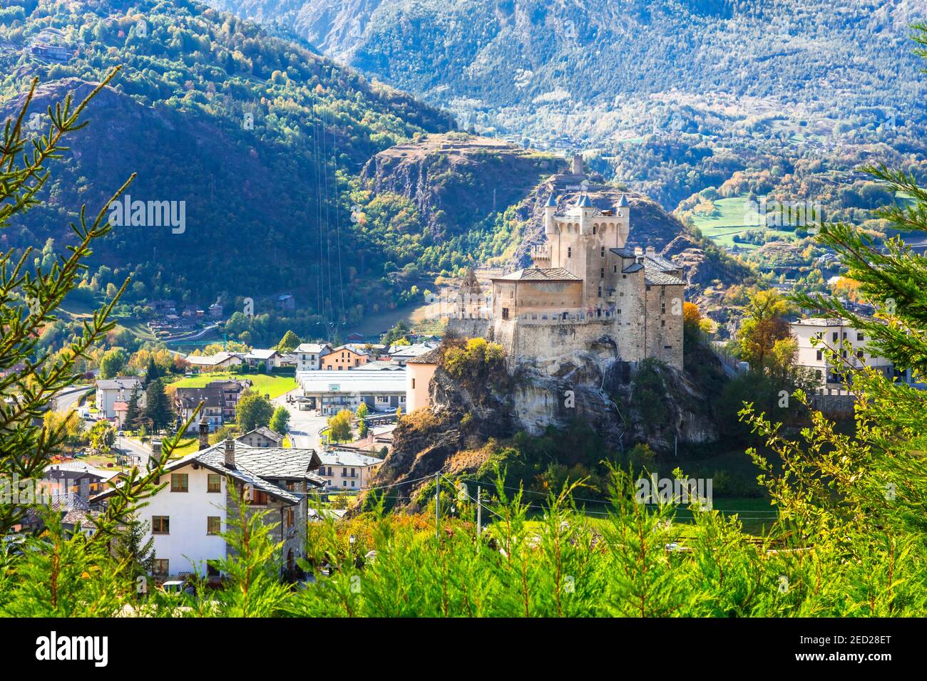 Schöne mittelalterliche Burgen des Aostatals - Saint Pierre, Norditalien Stockfoto