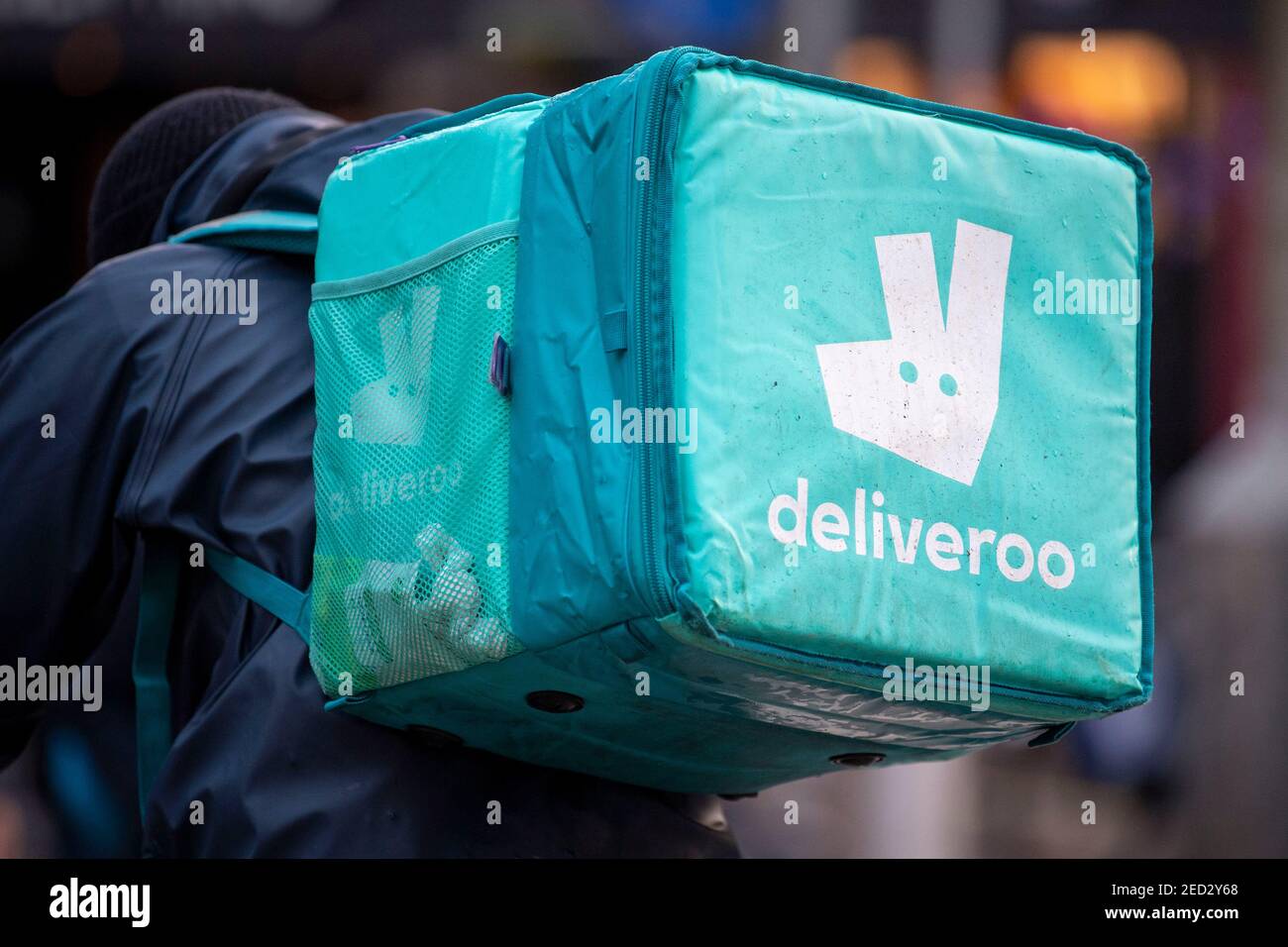 Eine Nahaufnahme einer Deliveroo riderÕs Tasche. Stockfoto