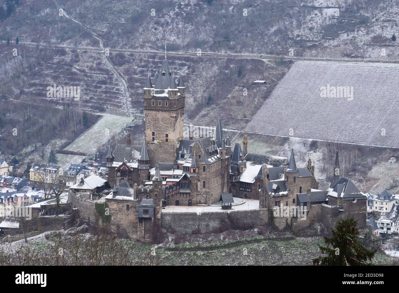 Blick auf die Reichsburg oberhalb der Cochem Altstadt Stockfoto