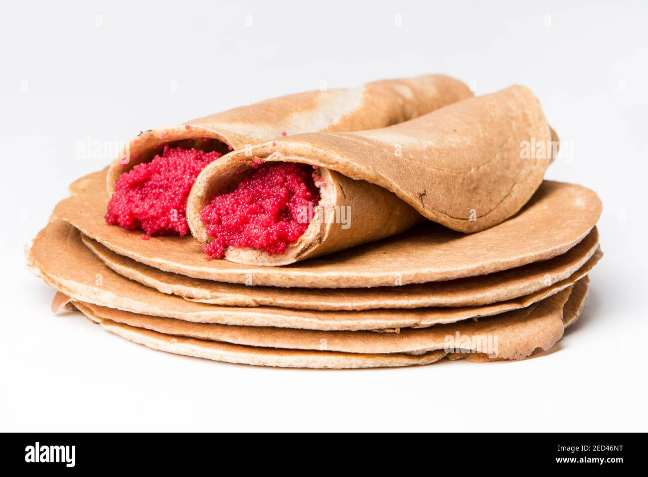 Blinis (Crepes mit rotem Kaviar typisch für den russischen Karneval) Stockfoto