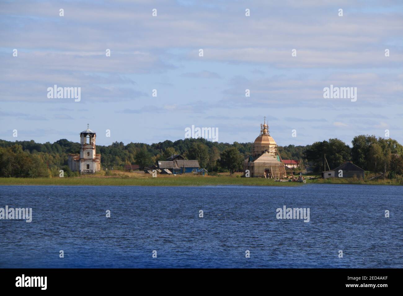 Abgelegene Dörfer und Häuser in der Nähe von Kizhi, Russland Stockfoto