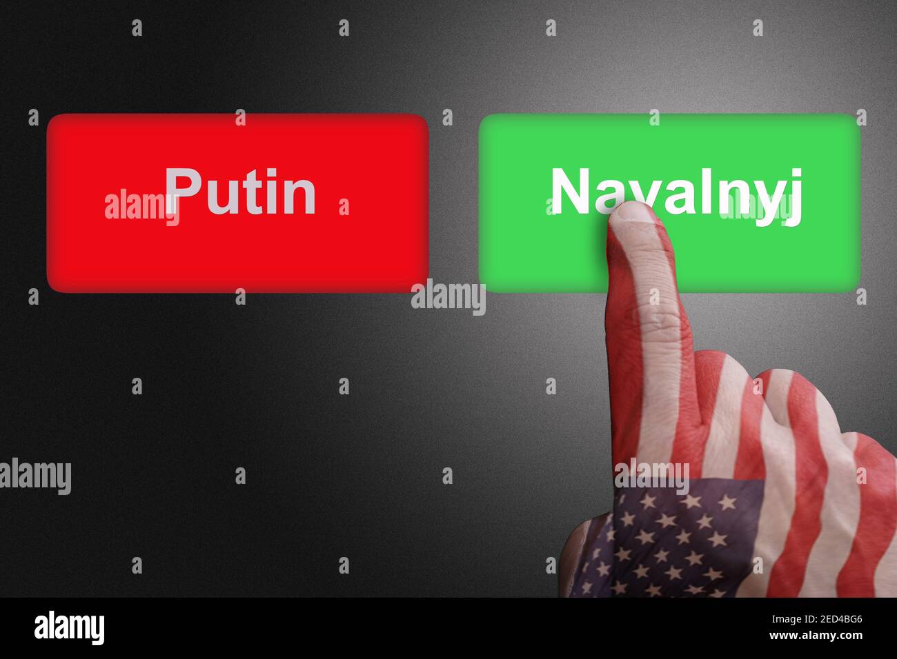 Roter Knopf mit Putin-Schrift und grüner Knopf mit Navalyj-Schrift mit handkolorierter amerikanischer Flagge, Konzept der US-Einmischung in den russischen Praktikanten Stockfoto