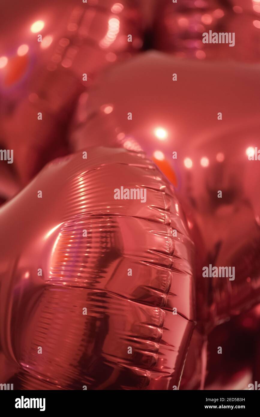 Geschenk Überraschung rote Luftballons romantischen Hintergrund Stockfoto