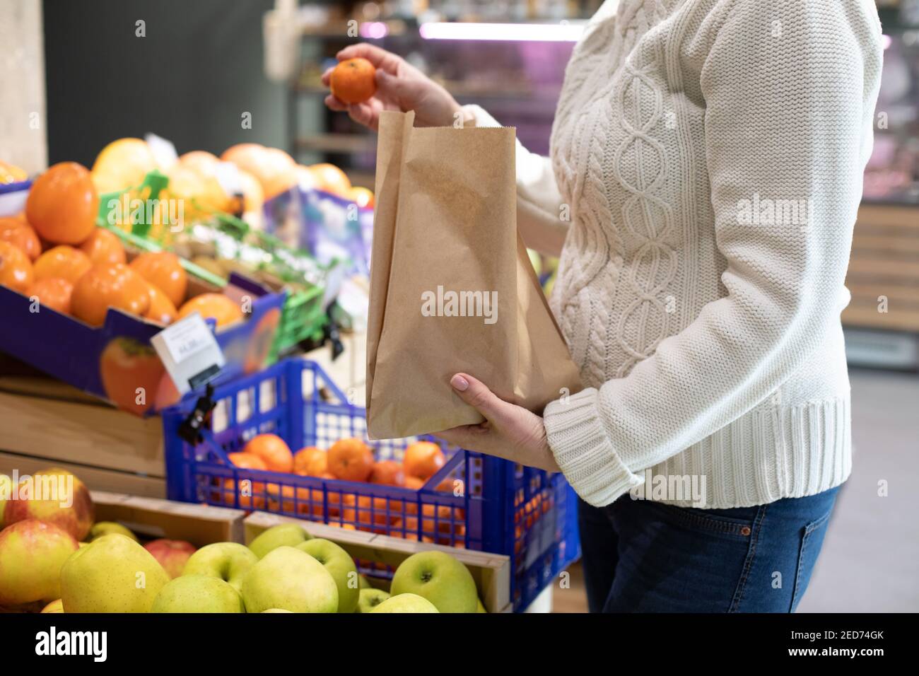 Kauf von frischen Lebensmitteln in kleinen null Abfälle Hop Stockfoto