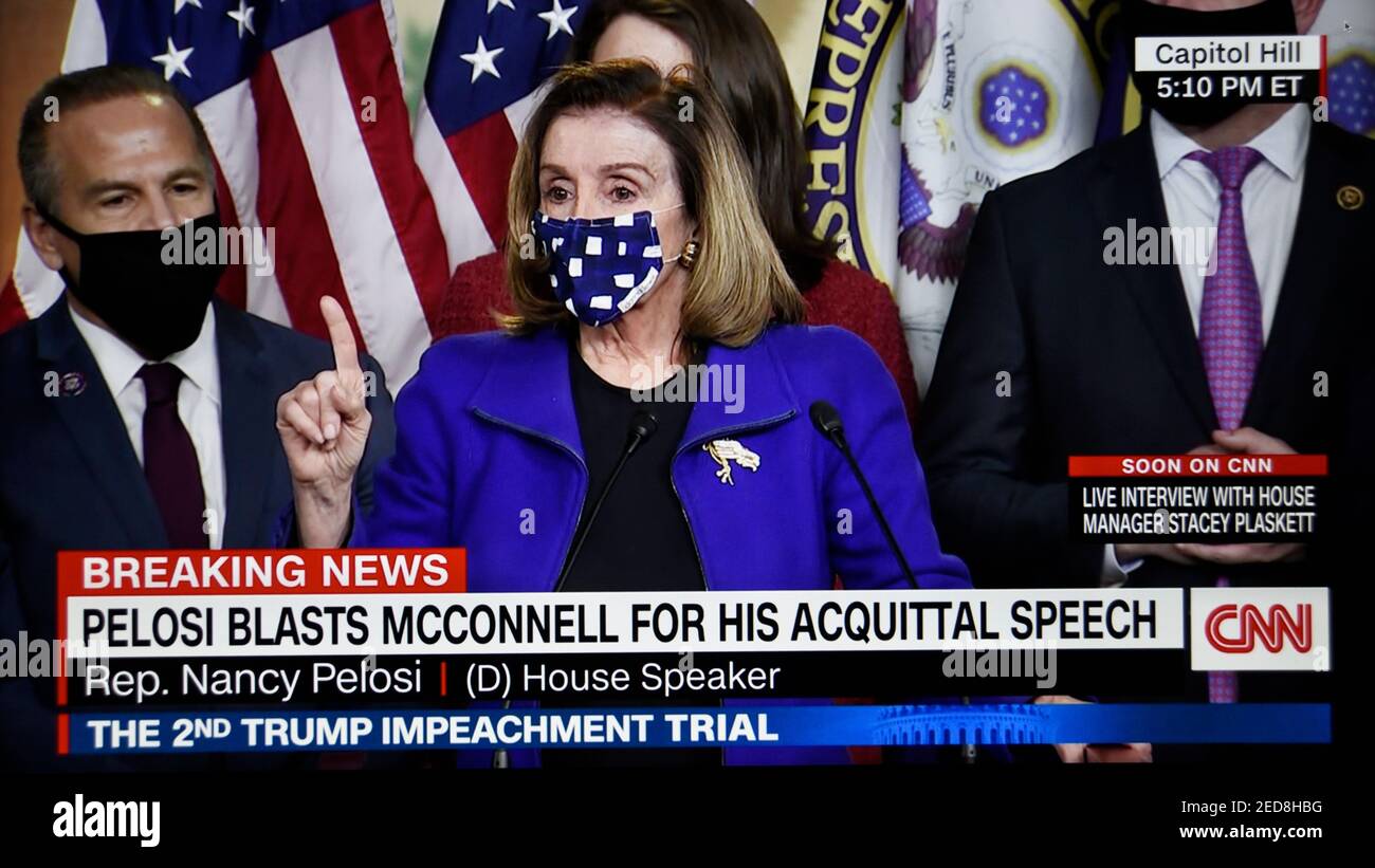 CNN-TV-Screenshot der US-Sprecherin des Hauses Nancy Pelosi Sprengung Mitch McConnnell für seine Rede nach Donald Trumps Amtsenthebungsfreispruch. Stockfoto