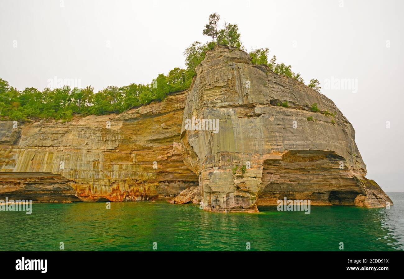Rock Ridge in Lake Superior am Pictured Rocks National Lakeshore Im Norden von Michigan Stockfoto