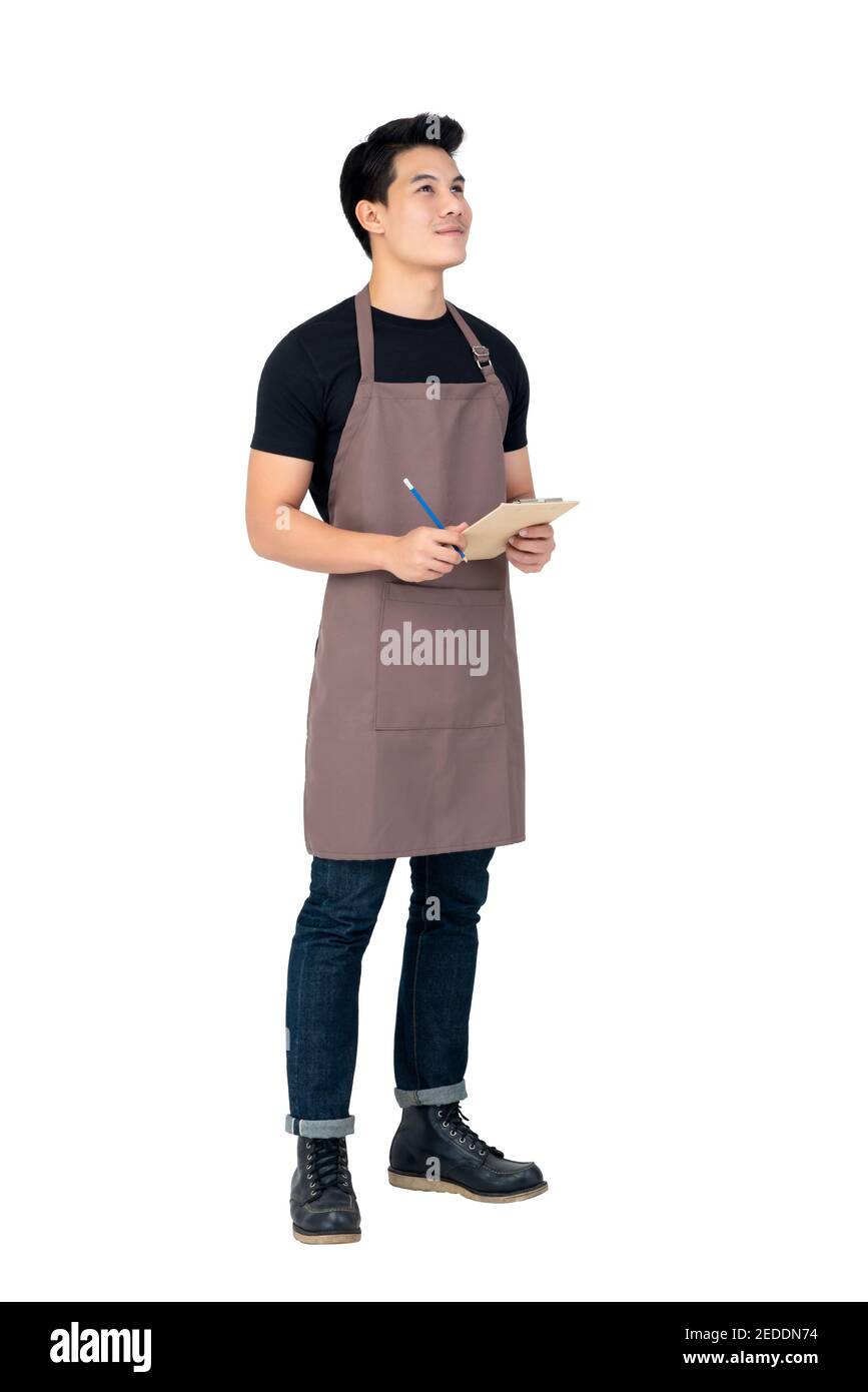 Ein hübscher asiatischer Mann mit Schürze als Barista, der im Restaurant steht Weißer Hintergrund Stockfoto