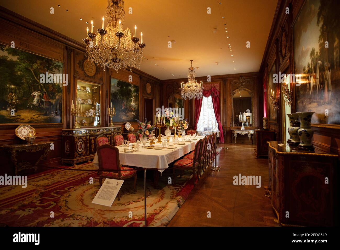 Der elegante Speisesaal in Hillwood, dem Anwesen von Marjorie Merriweather Post in Washington, DC, USA. Stockfoto