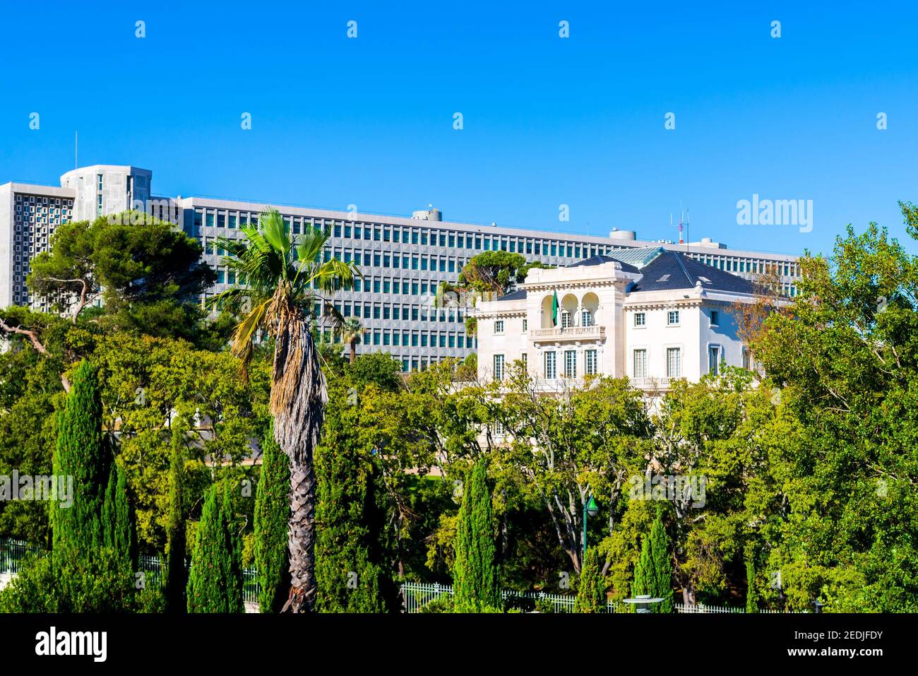 LISSABON, PORTUGAL - 9. Oktober 2018: Henrique Mendonca Villa in der Nähe von Amalia Rodrigues Garten in Lissabon. Stockfoto