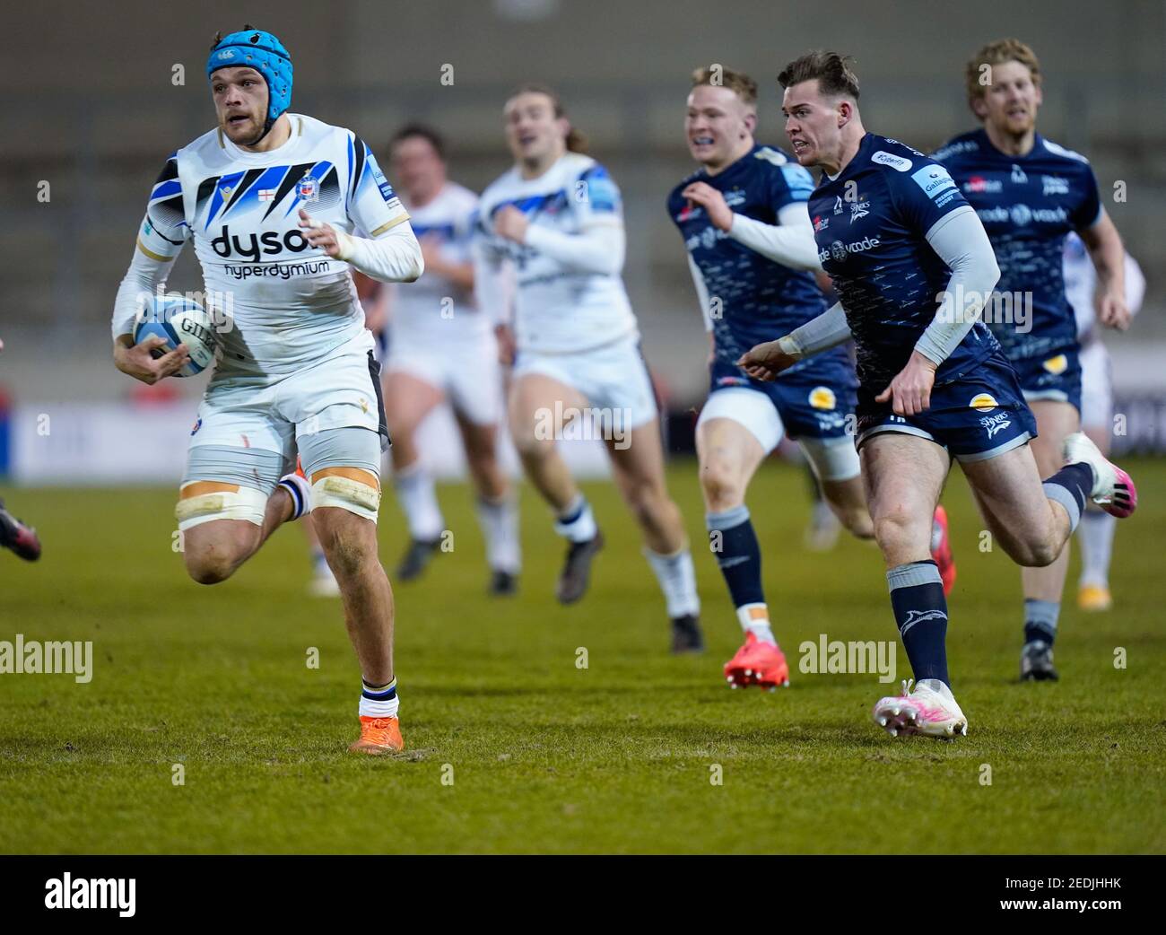 Bath Rugby No,8 Zach Mercer macht eine Pause während eines Gallagher Premiership Round 9 Rugby Union Spiel, Freitag, 12. Februar 2021, in Leicester, Vereinigtes Königreich Stockfoto