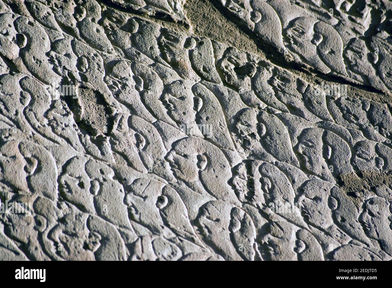 Stein geschnitzten Fries zeigt alte ägyptische Soldaten für die Schlacht von Kadesch gegen die Hittites vorbereitet. Zweiter Mast des Ramesseums auf dem wes Stockfoto