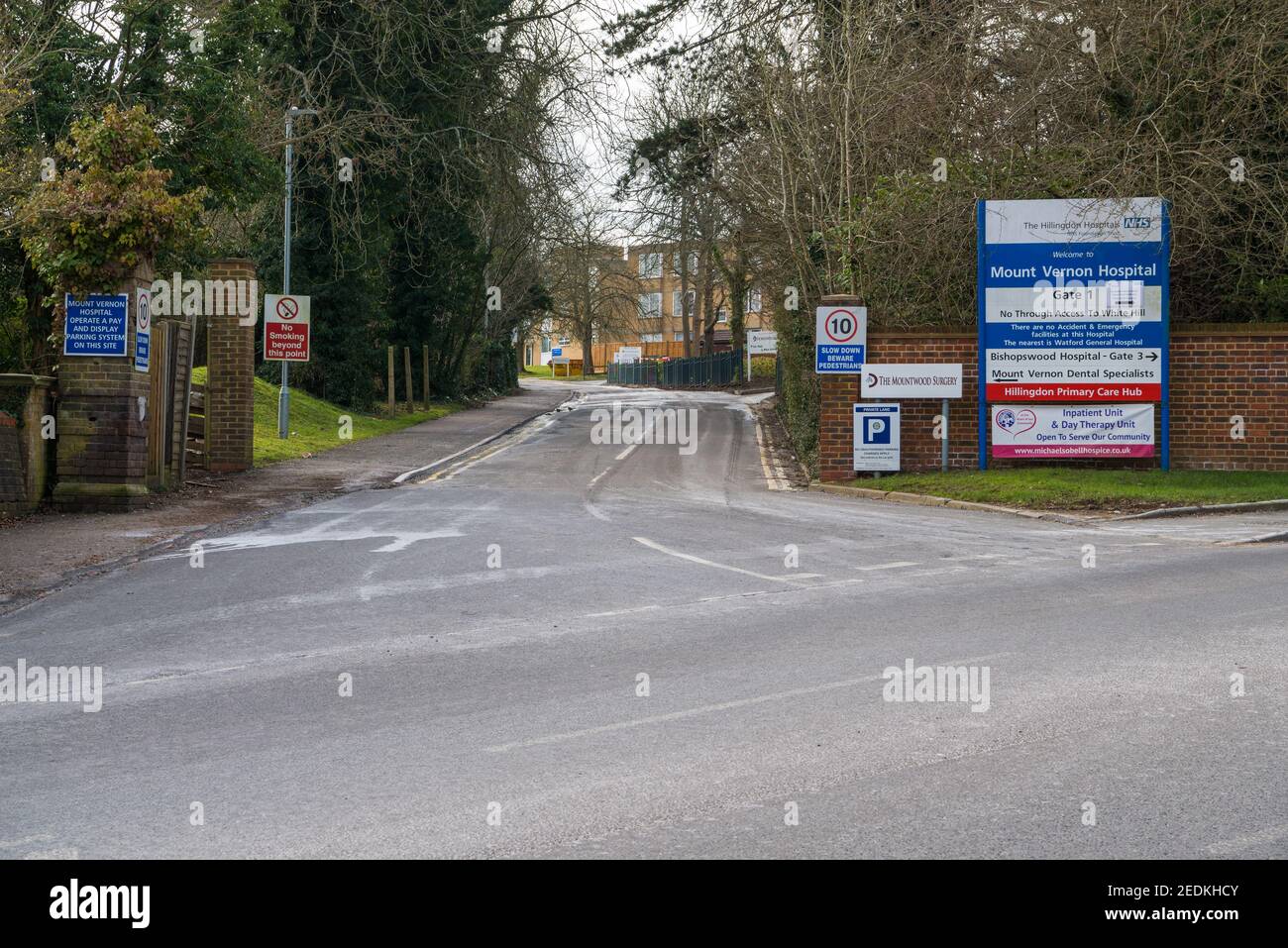 Gate 1 Eingang zum Mount Vernon Hospital, Northwood, Middlesex, Greater London, England, VEREINIGTES KÖNIGREICH Stockfoto