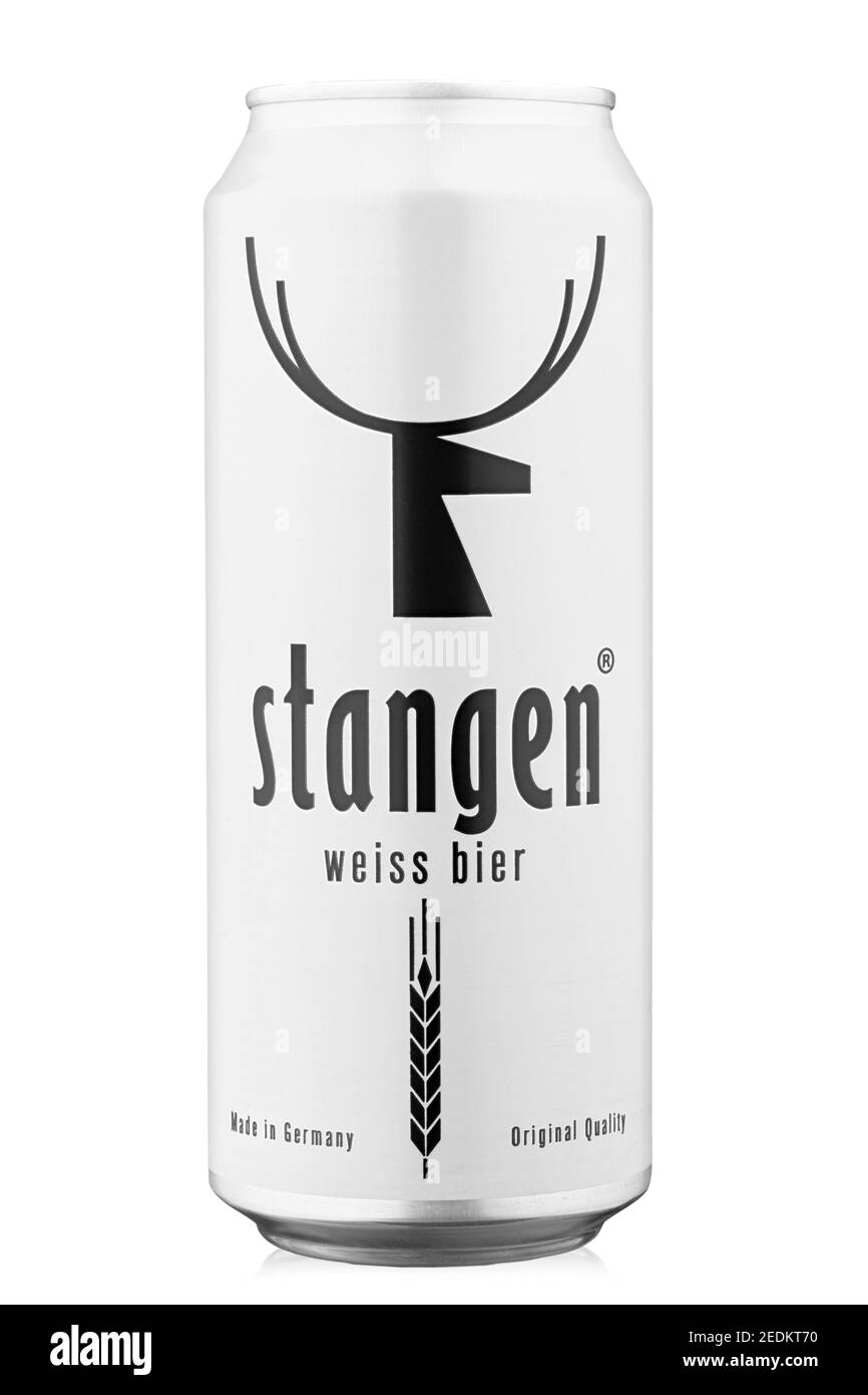 KIEW, UKRAINE - 22. Dezember 2020: Aluminium-Dose Bier Brauerei Gotha Stangen Weiss Bier, Licht gefiltert auf weißem Hintergrund hergestellt von Brauerei Go Stockfoto