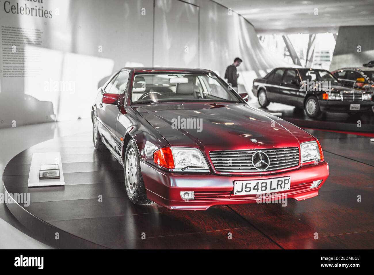 Stuttgart, 06. Februar 2020: Mercedes-Benz Museum - Mercedes-Benz 500 SL (R 129) 1991 das Auto von Prinzessin Diana Stockfoto