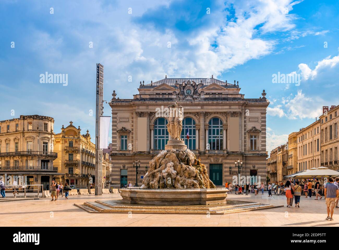 Die Oper und der Brunnen der drei Gnaden auf dem Ort der Komödie in Montpellier in Okzitanien, Frankreich Stockfoto