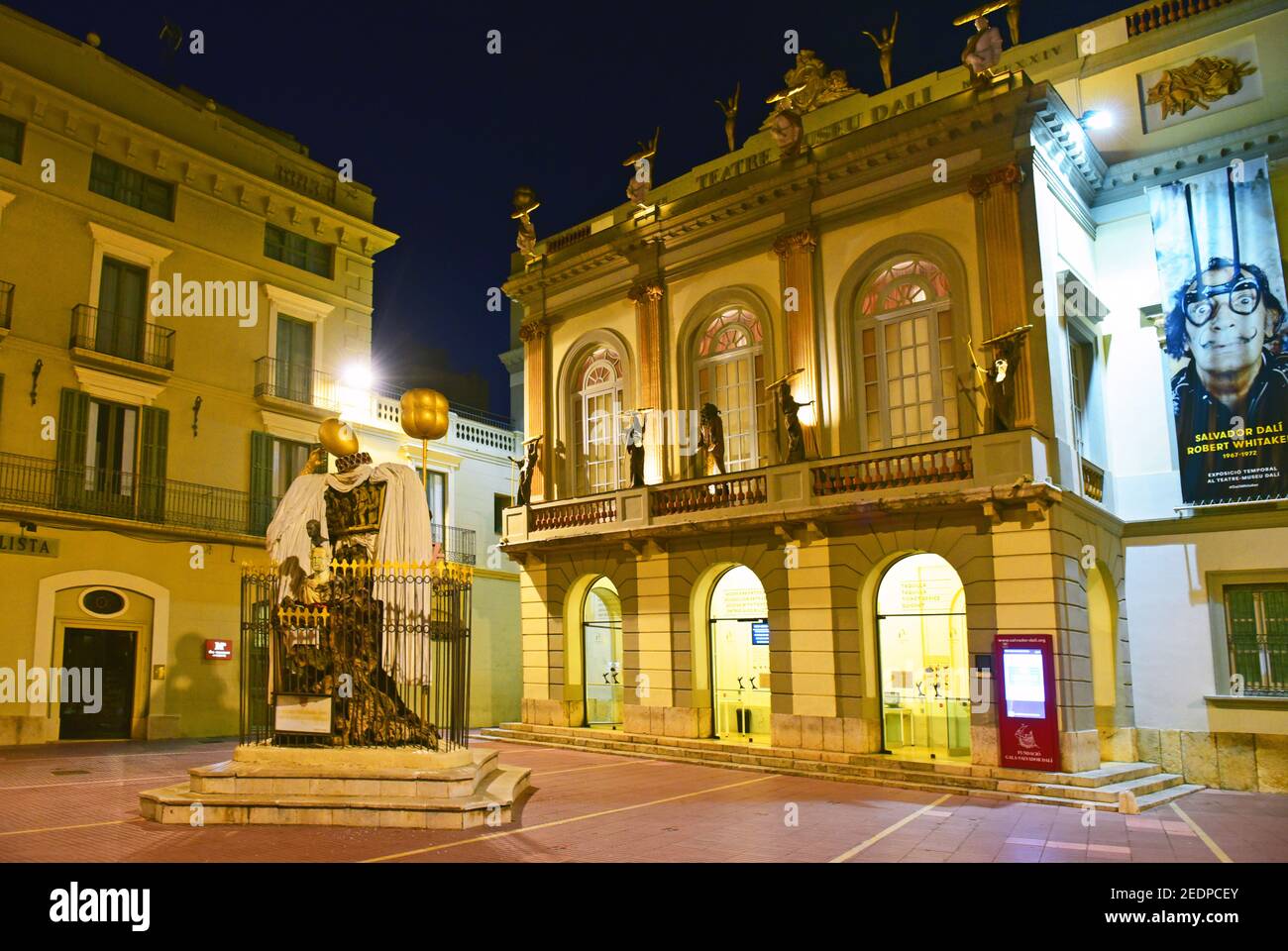 Beleuchtetes Dali Theater und Museum am Abend, Spanien, Katalonia, Figueres Stockfoto