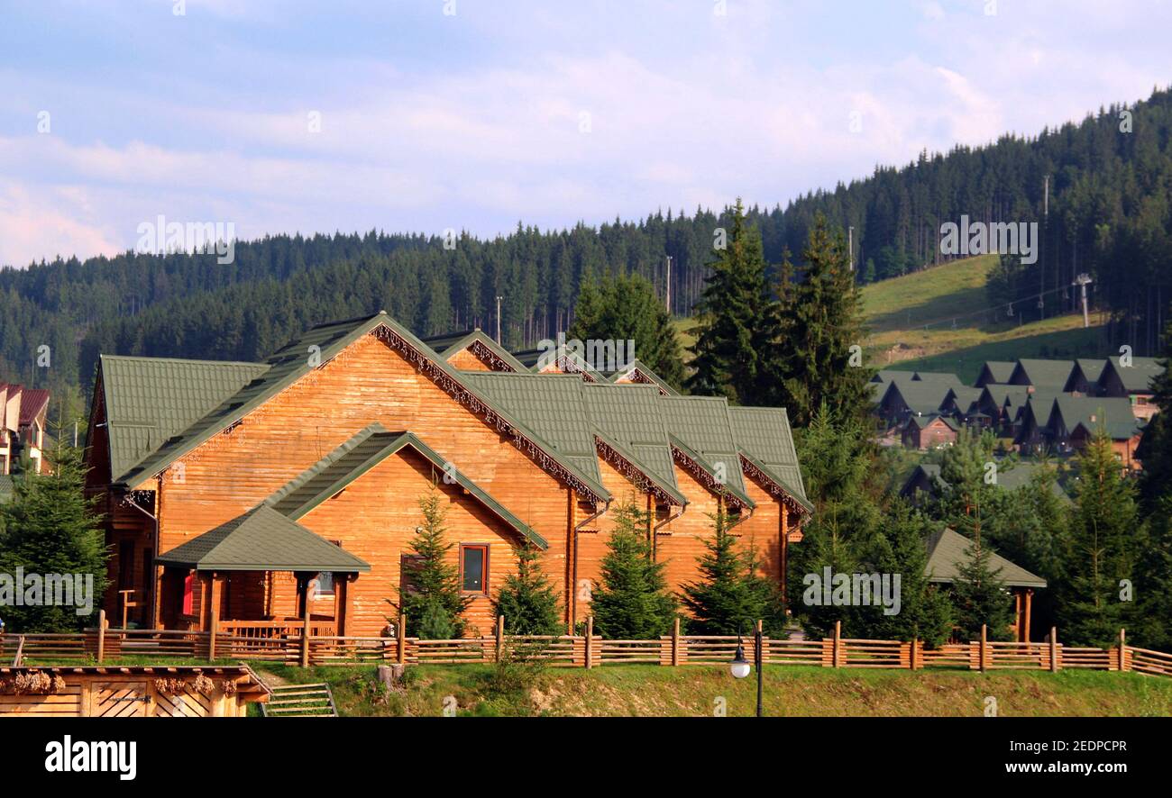 Hölzerne Öko-Gästehäuser Im Forest Resort Stockfoto