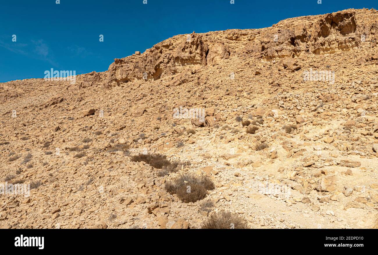 Makhesh Ramon ein geologisches Merkmal der israelischen Negev-Wüste. Das Hotel liegt auf dem Gipfel des Mount Negev, dem weltweit größten „Erosion cirque“ (Steephead vall Stockfoto