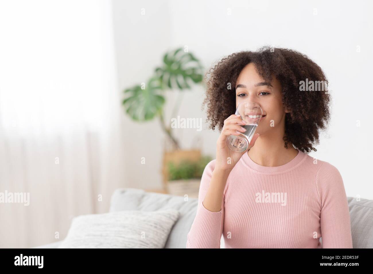 Gesunder Lebensstil, Körperpflege, Aqua-Balance im Körper, perfekte Haut und glänzendes Haar Stockfoto