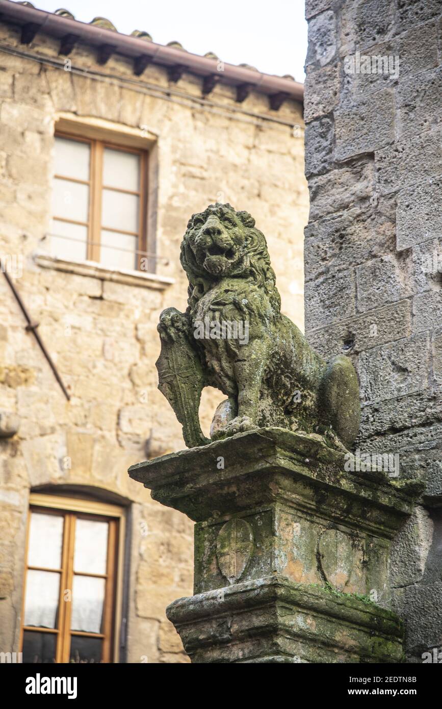 Volterra: la statua del marzocco, simbolo di Firenze Stockfoto
