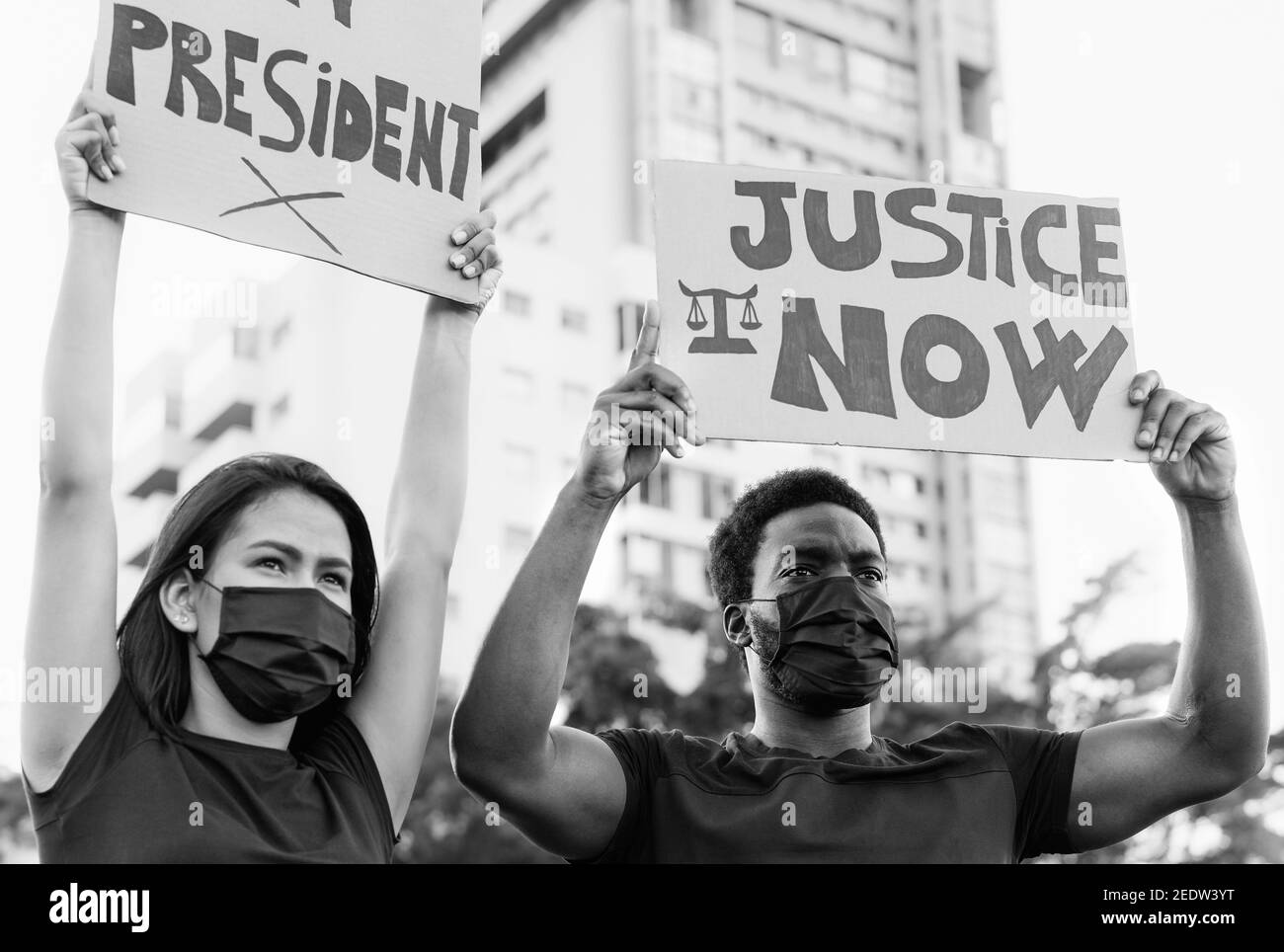 Aktivistische soziale Bewegung, die gegen Rassismus protestiert und für Gerechtigkeit kämpft Und Gleichheit - Menschenrechts- und Bürgerrechtskonzept Stockfoto