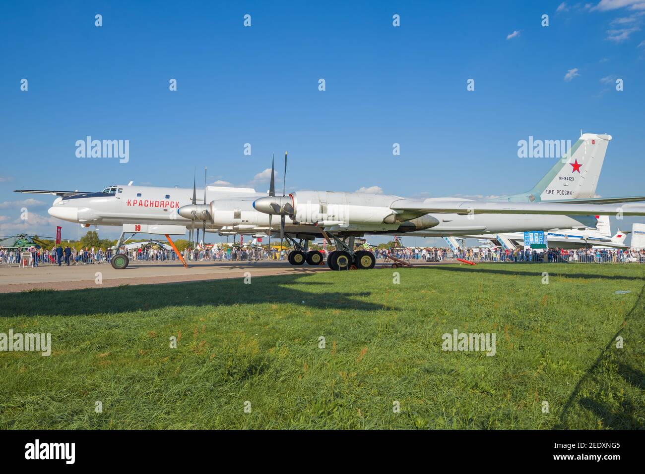 SCHUKOWSKI, RUSSLAND - 30. AUGUST 2019: Sowjetischer strategischer Bomber-Raketenträger TU-95MS 'Krasnojarsk' auf der Flugschau MAKS-2019 Stockfoto