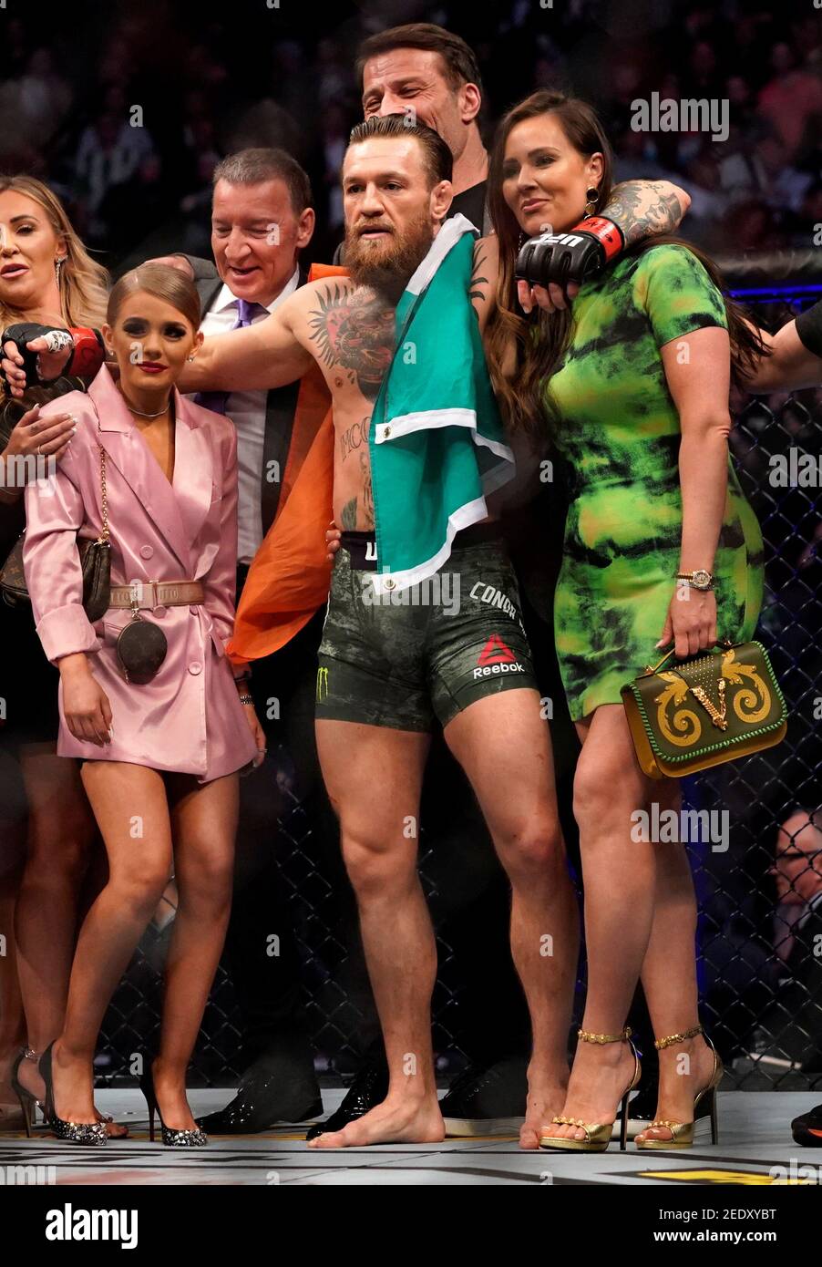 Mma Mixed Martial Arts Ufc 246 Welterweight Conor Mcgregor Gegen Donald Cerrone T Mobile Arena Las Vegas Usa 18 Januar 2020 Conor Mcgregor Feiert Seinen Sieg Gegen Donald
