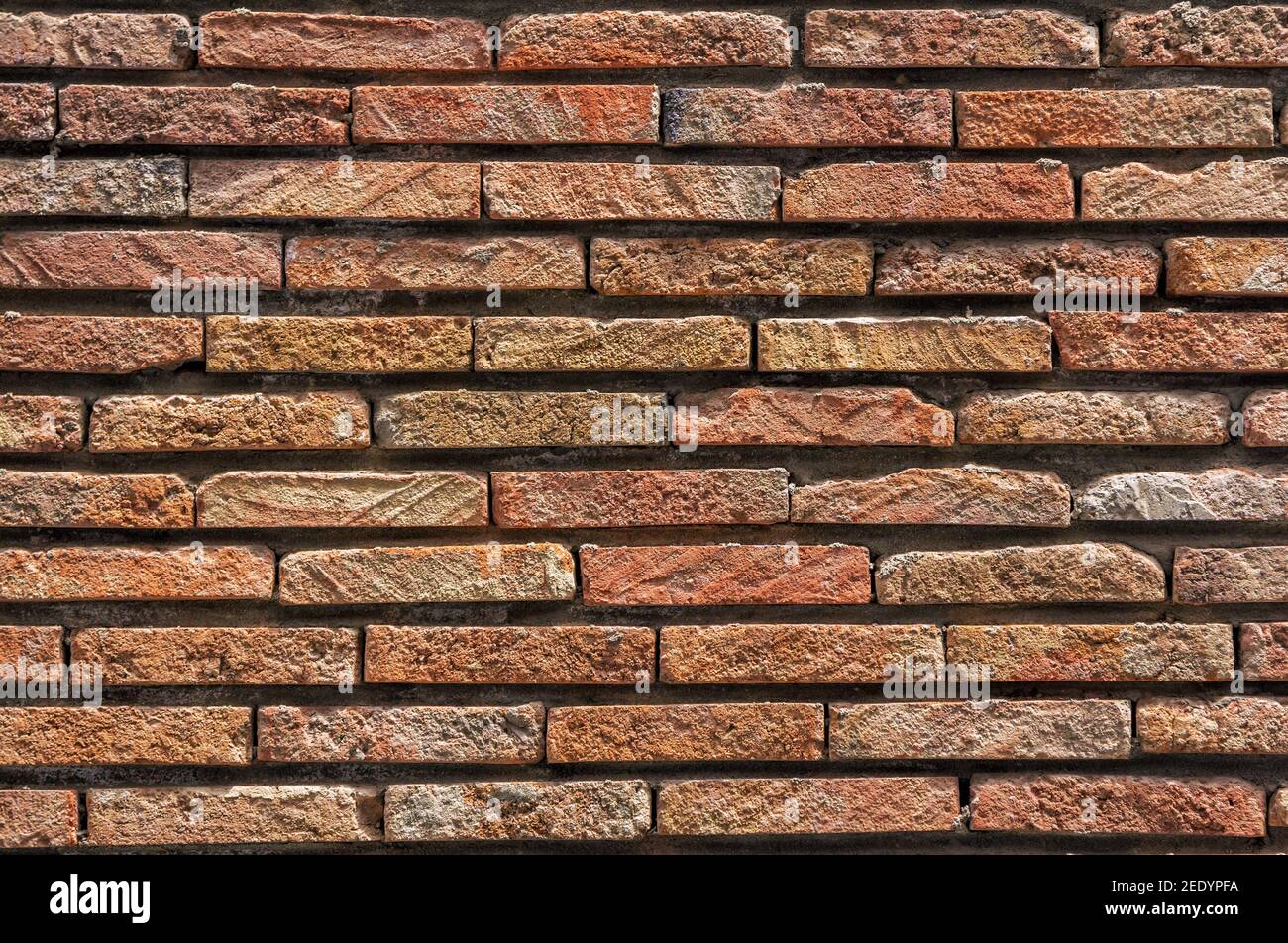 Alte raue orange Ziegelwand Grunge Textur. Vintage architektonischen Hintergrund. Stockfoto