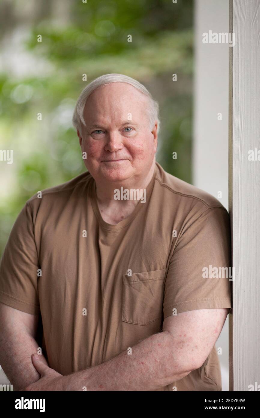 BEAUFORT, SOUTH CAROLINA - 17. SEPTEMBER 2015: Ehrliche Portrait von bestsellerautor Pat Conroy, der meistverkauften Romane gehören Prinz von Gezeiten und Stockfoto