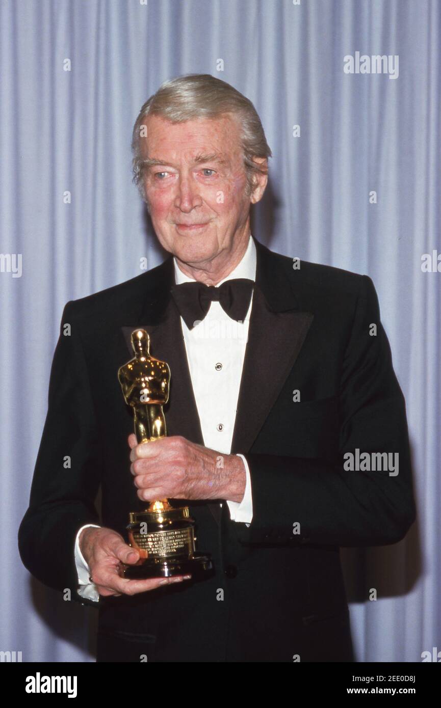 HOLLYWOOD, CA - 25. MÄRZ: James Stewart hält seinen Ehrenoscar 25. März 1985 in Hollywood bei den Annual Academy Awards 57th Credit: Ralph Dominguez/MediaPunch Stockfoto