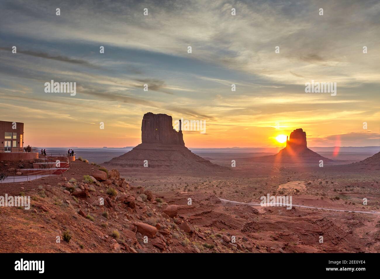 Sonnenaufgang über dem Monument Valley vom Artist's Point, Arizona, USA Stockfoto