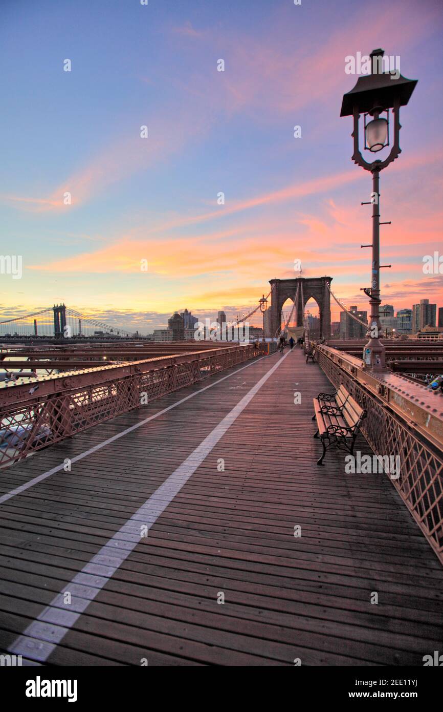 Brooklynbrücke bei Sonnenaufgang, New York City, USA Stockfoto