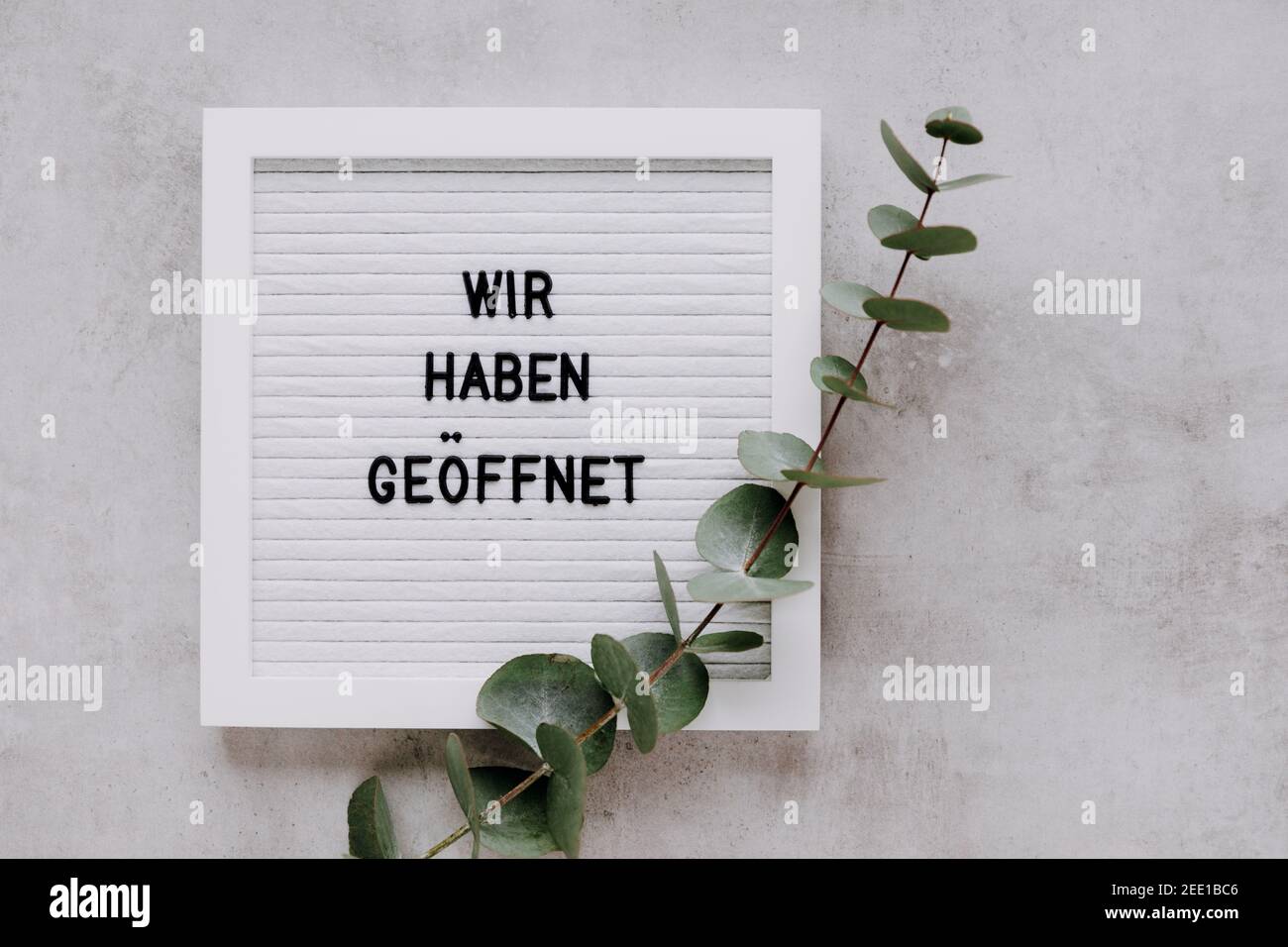 Türschild Wir haben bedeutet Wir sind offen in deutscher Sprache. Für kleine