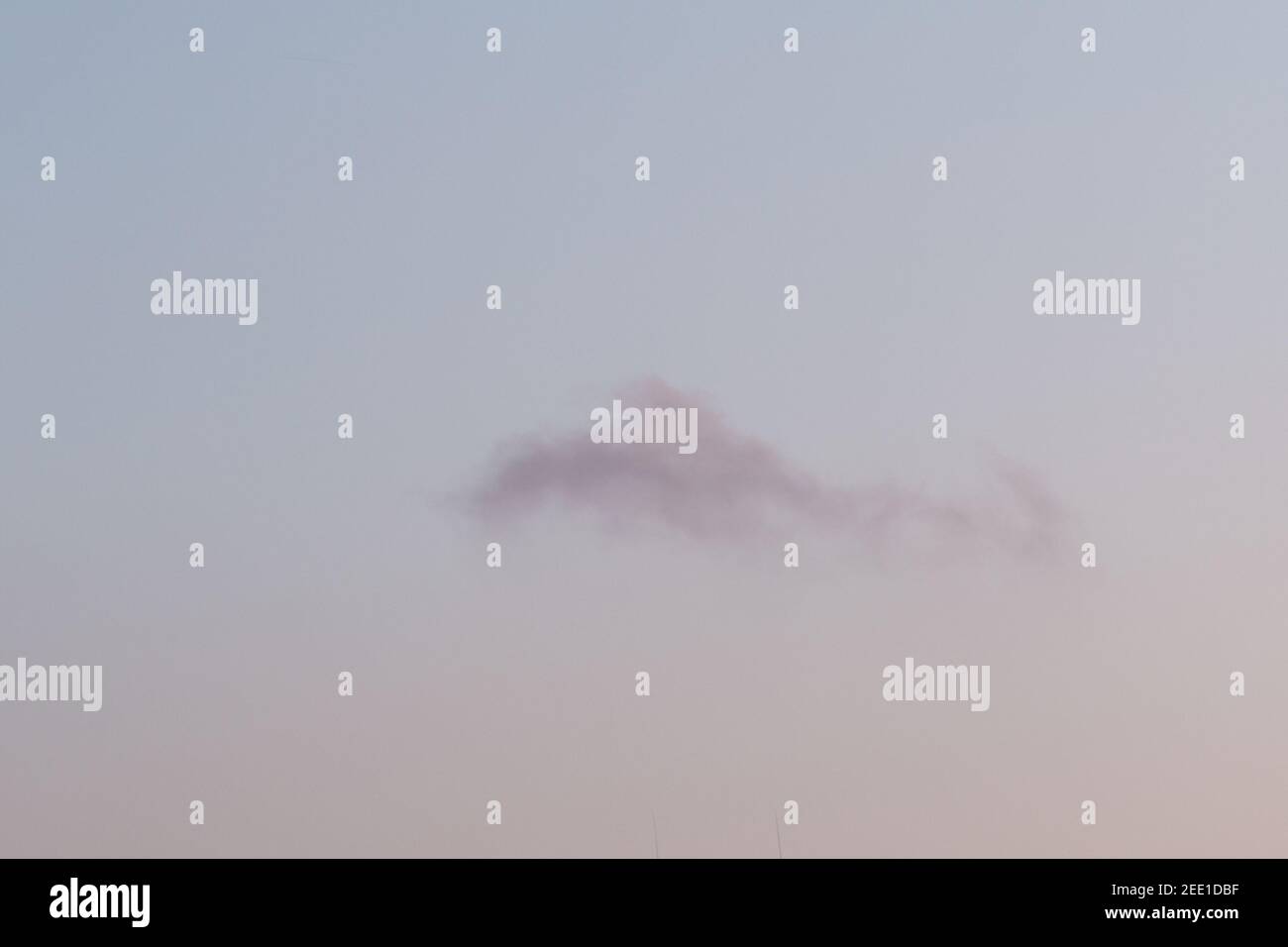 Sonnenuntergang Himmel mit Wolken, Film Korn-Effekt Stockfoto