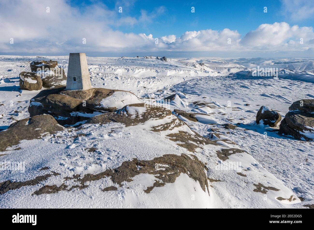 Kinder Scout im Winterschnee, Peak District National Park, Großbritannien Stockfoto