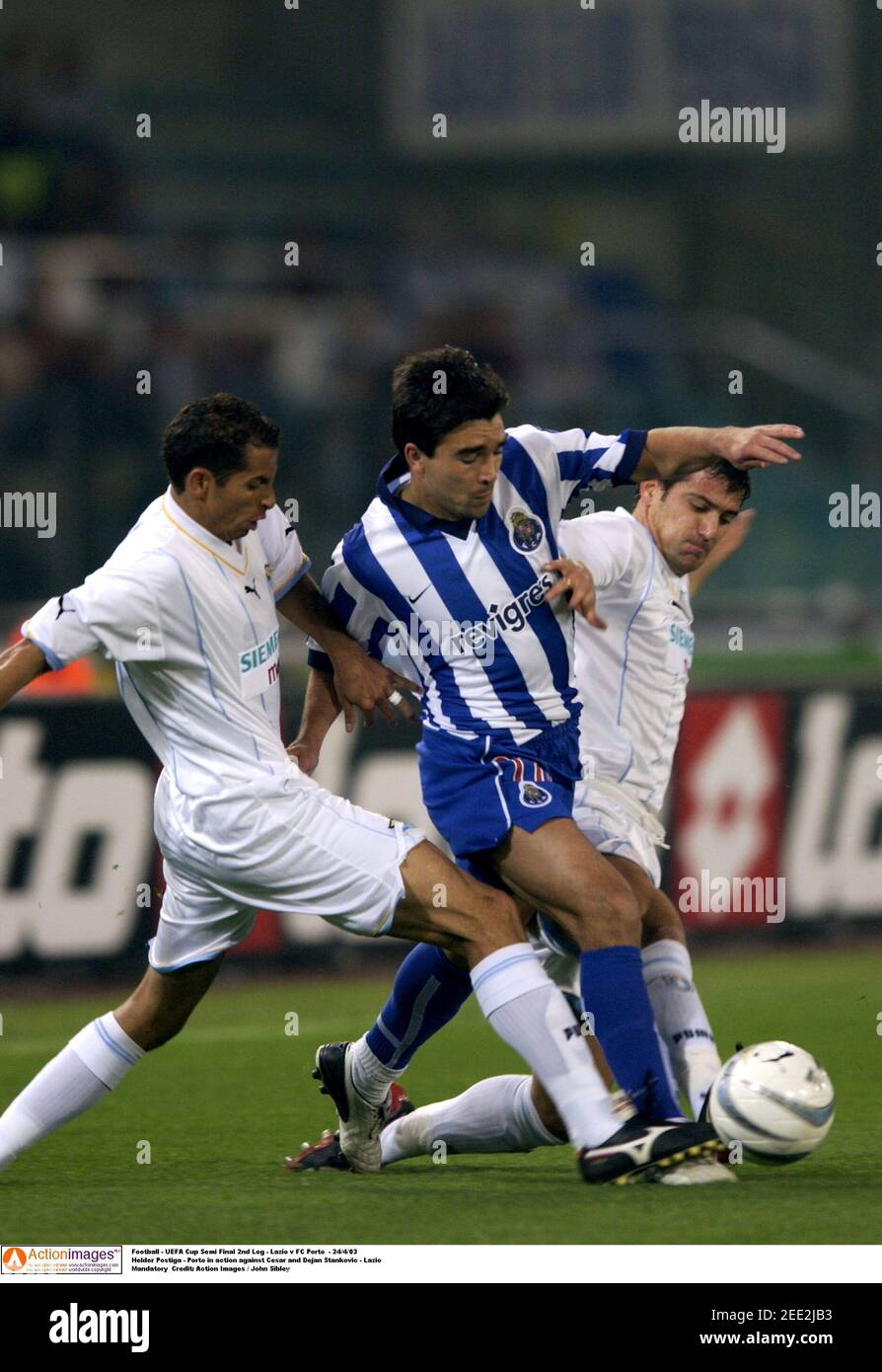 Fussball Uefa Cup Halbfinale 2nd Leg Lazio Gegen Fc Porto 24 4 03 Deco Porto In Aktion Gegen Cesar Und Dejan Stankovic Lazio Pflichtgutschrift Action Images John Sibley Stockfotografie Alamy