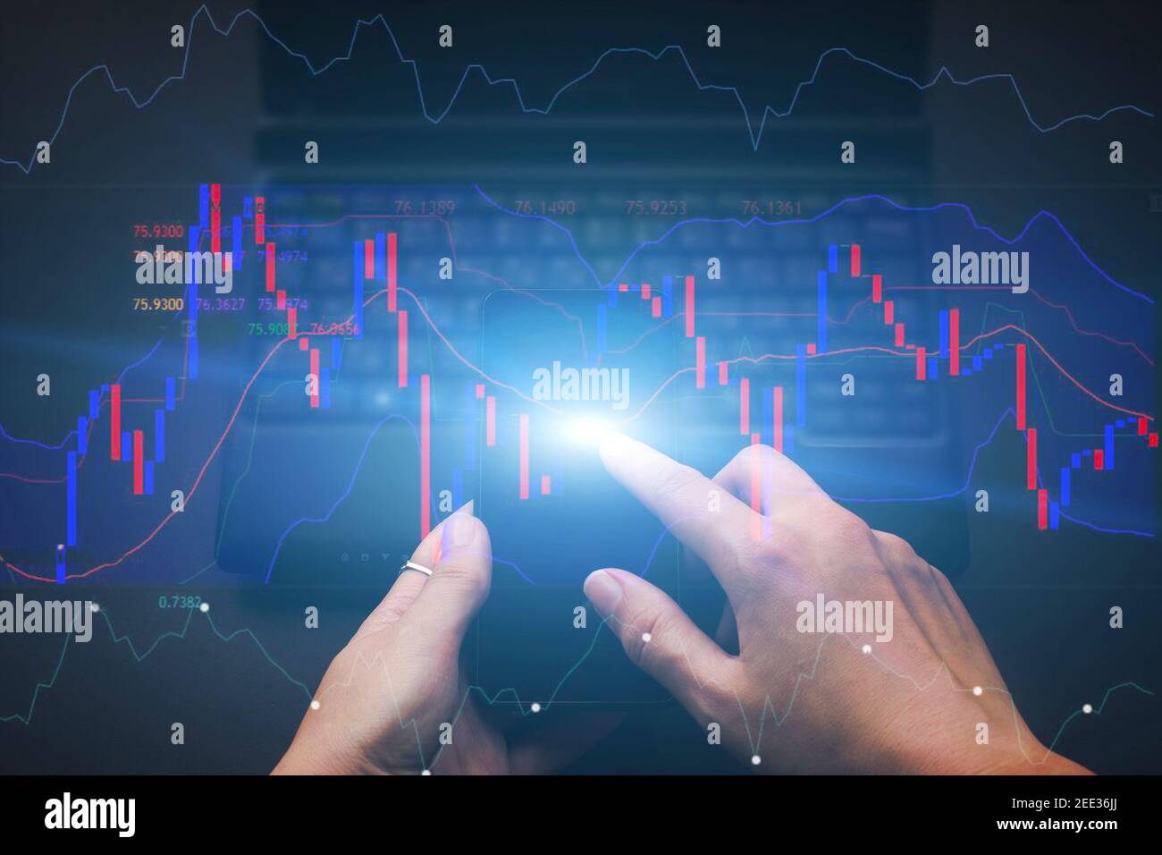 Hand arbeiten an der Börse mit Handy. Diagramm für finanzielle, soziale Netzwerke. Unternehmenswachstum, Planung und Strategiekonzept Stockfoto