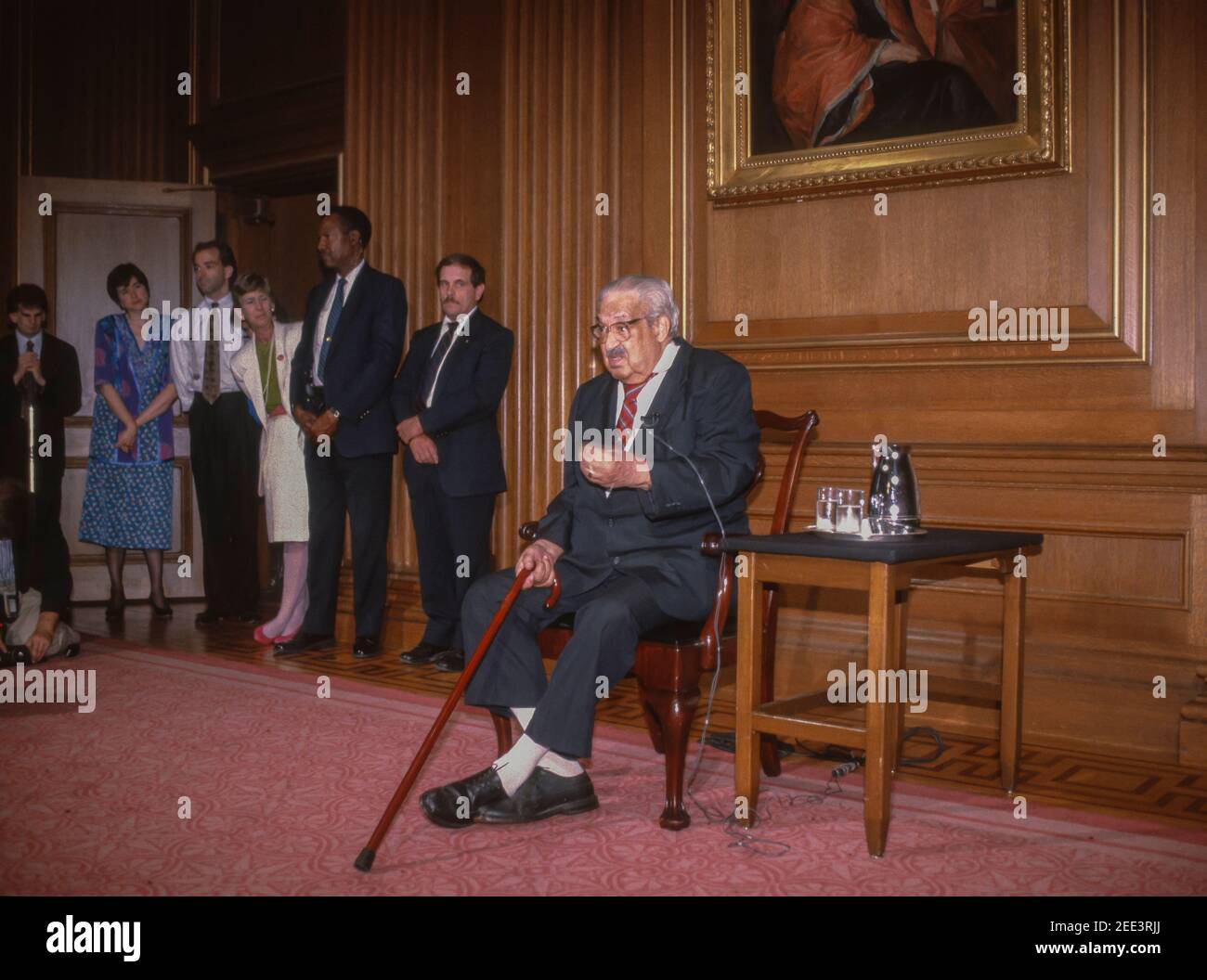 WASHINGTON, DC, USA, 28. JUNI 1991 - Oberster Gerichtshof Richter Thurgood Marshall, während der Ruhestand Pressekonferenz, am Obersten Gerichtshof statt Stockfoto