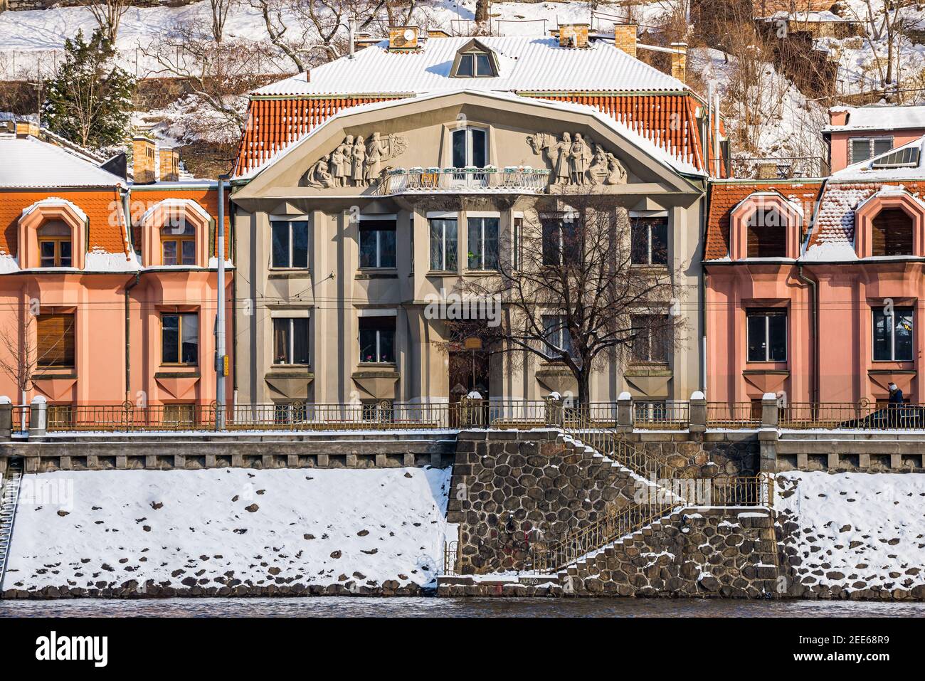 Prag, Tschechische republik - 12. Februar 2021. Architektonisches Haus der Chochol Kubistischen Trinität - Chocholuv kubisticky trojdum unter Vysehrad Stockfoto