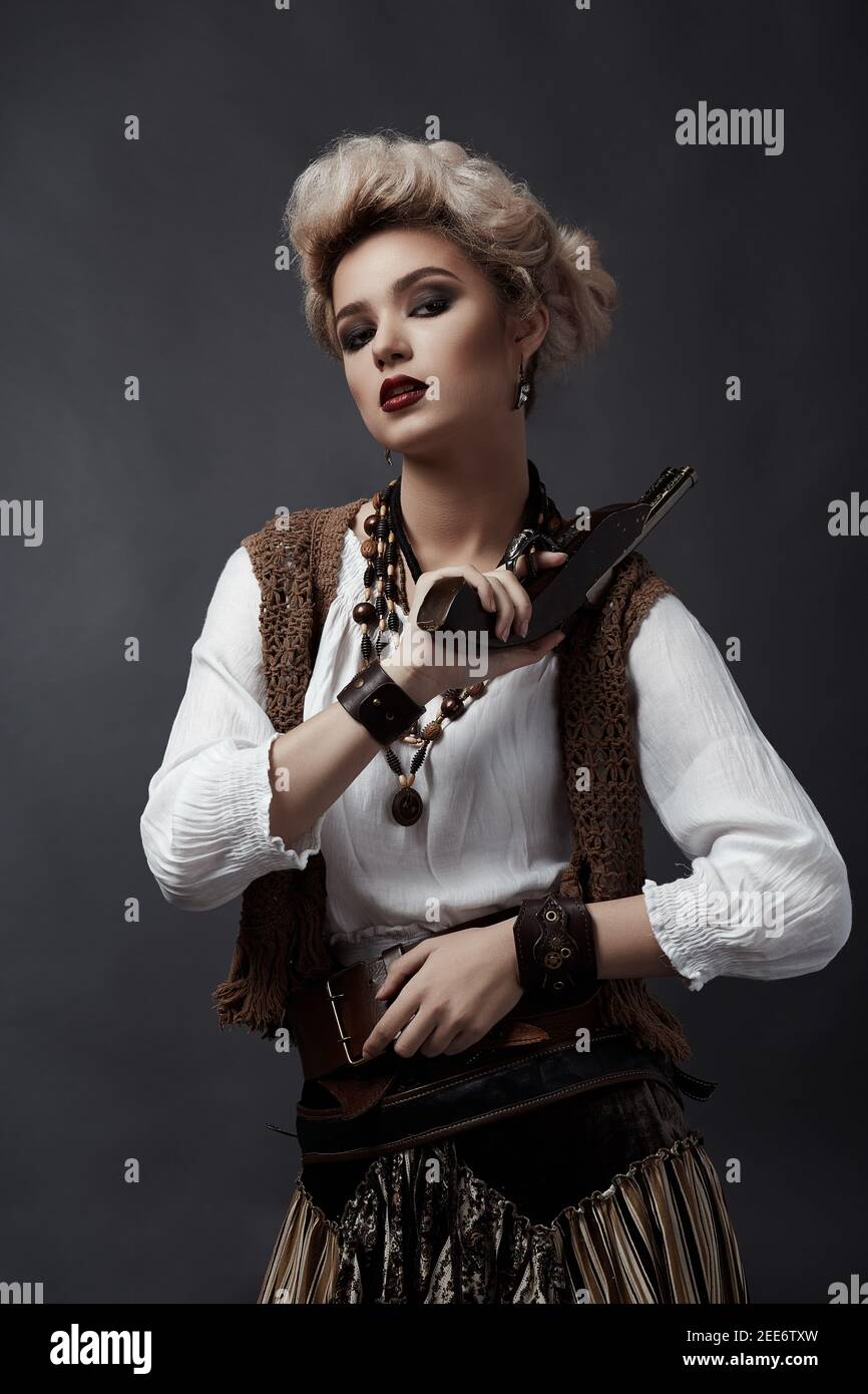Schöne blonde Mädchen im Steampunk-Stil Kostüm Stockfoto