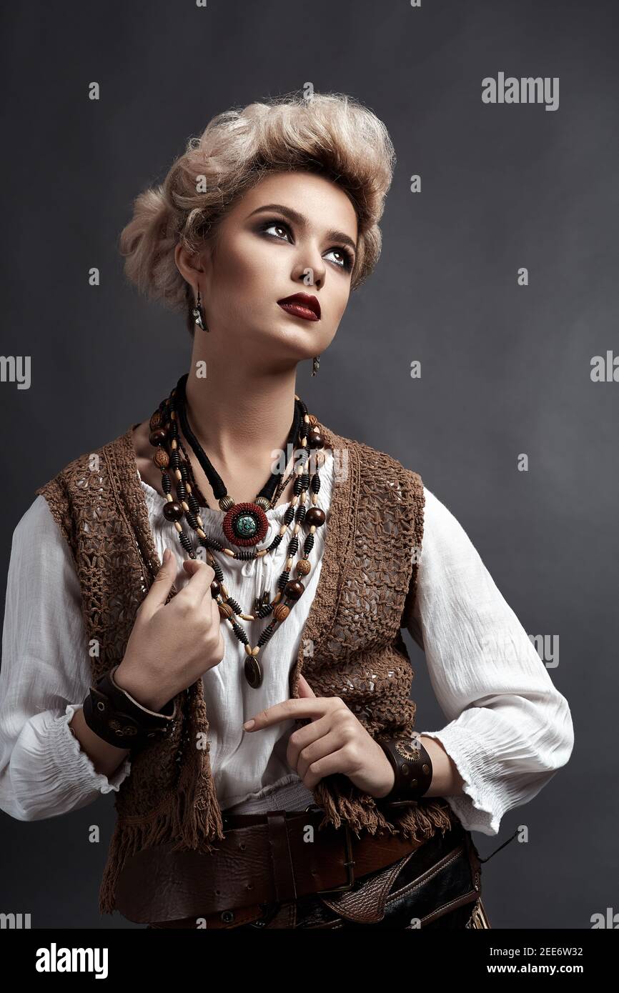 Schöne blonde Mädchen im Steampunk-Stil Kostüm Stockfoto