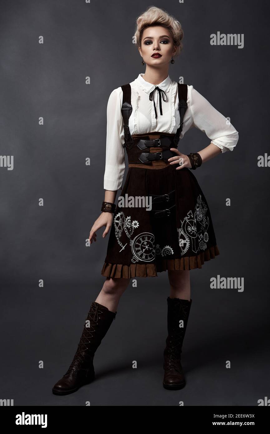 Schöne blonde Mädchen im Steampunk-Stil Kostüm Stockfoto