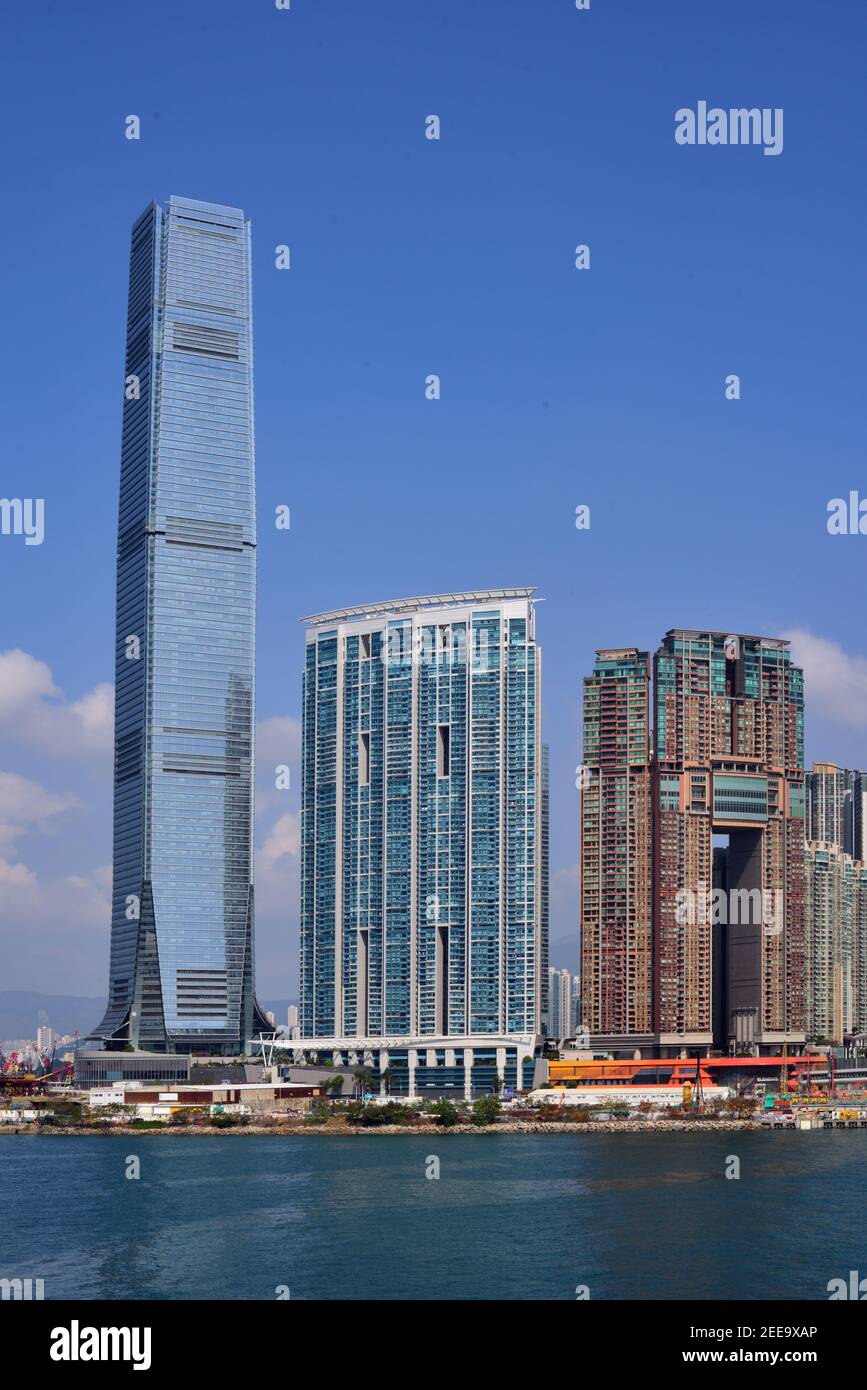 Das International Commerce Centre, das sich an der Uferpromenade von West Kowloon neben dem Harbourside und dem Arch erhebt. Stockfoto