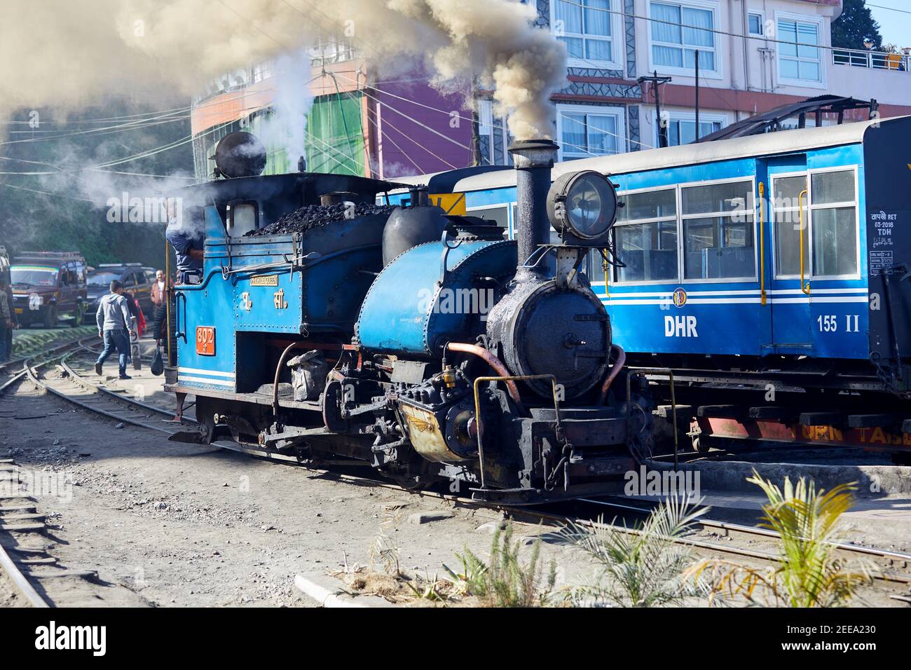 Alte Dampflokomotive bei Darjeeling auf der Darjeeling Himalayan Railway, Indien. Die Dampflokomotiven sind 0-4-0 Panzer von Sharp, Stewart und Comp gebaut Stockfoto