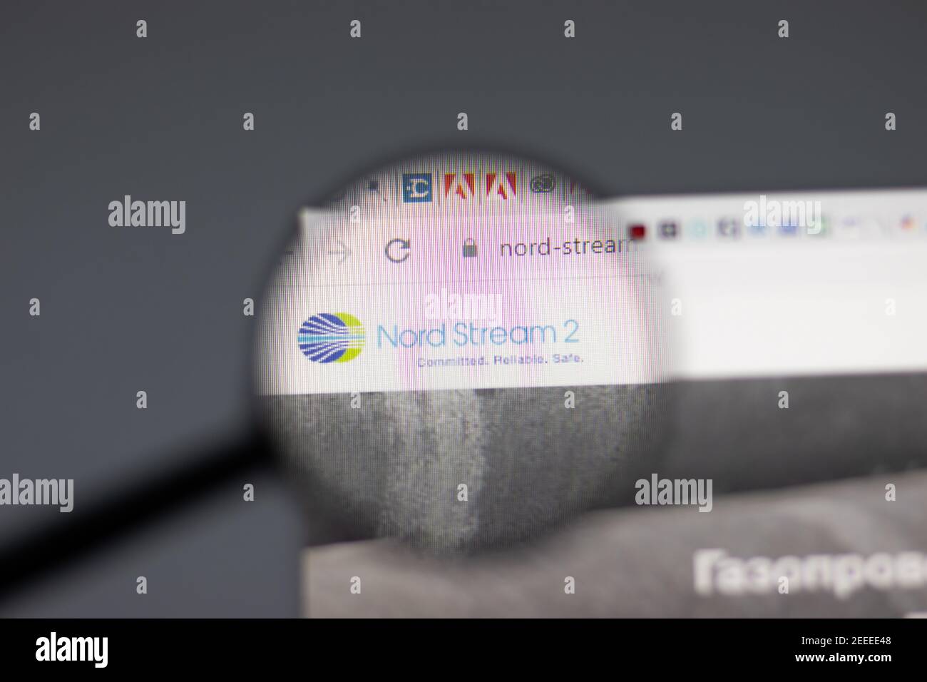 New York, USA - 15. Februar 2021: Nord Stream 2 Website im Browser mit Firmenlogo, illustrative Editorial Stockfoto